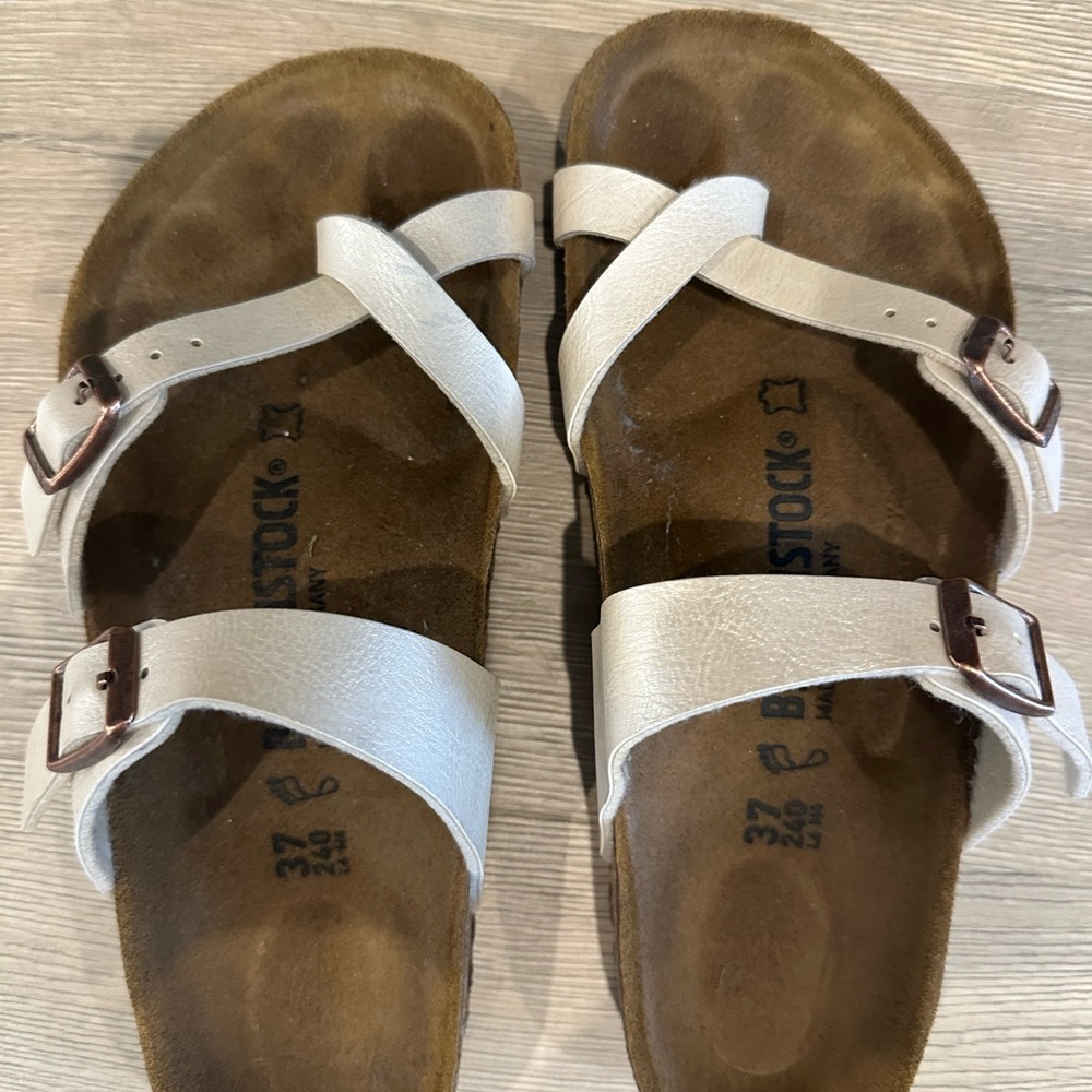 Birkenstock Cream Cross-Strap Sandals